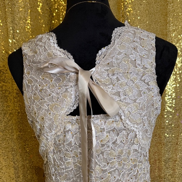 Elegant Lace Maxi Dress in Cream - Picture 6 of 9